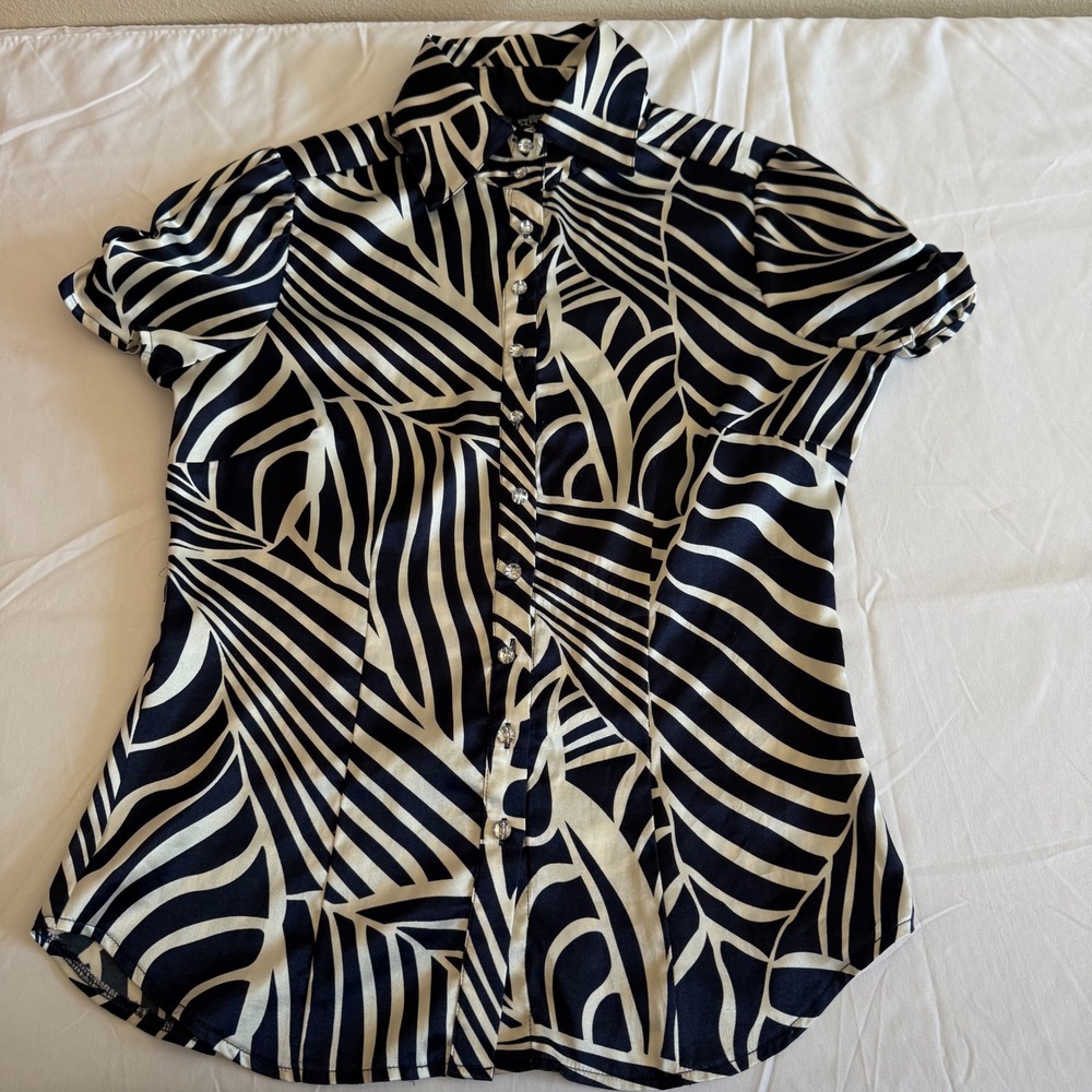 Thanx Collection Navy White Abstract Print Button Down Blouse Short Sleeve Med